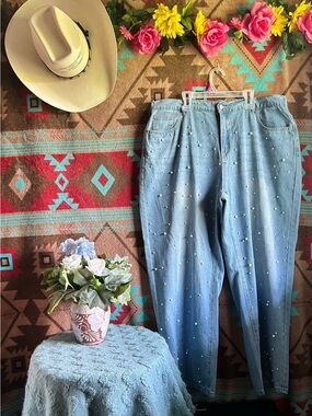 Pearl-Embellished Light Blue Boyfriend Jeans